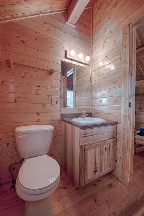 Yellowstone Grizzly Rv Park And Cabins Villa West Yellowstone Room photo